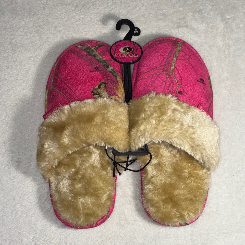 Mossy Oak Women's Hot Pink Camo Faux-Fur Slip-On Slippers